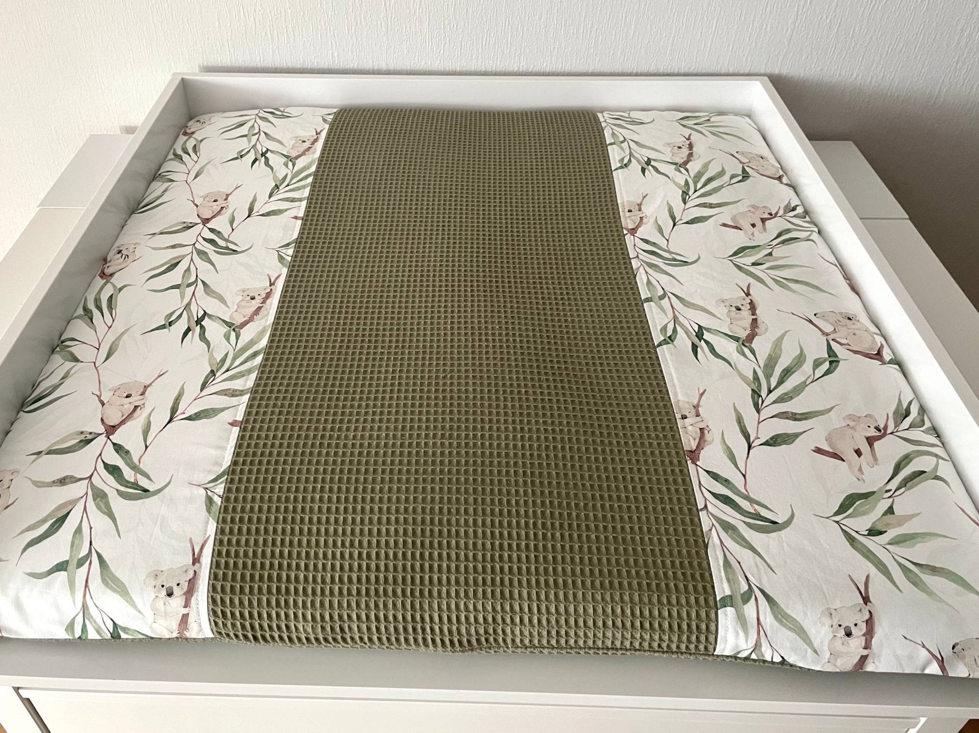 Grüne Wickelunterlage Mit Koala, Wickelauflage, Waffelpique 75 X cm, Für Jungen Grüne Wickelunterlage Mit Koala, Wickelauflage, Waffelpique 75 X cm, Für Jungen von PetitBabu