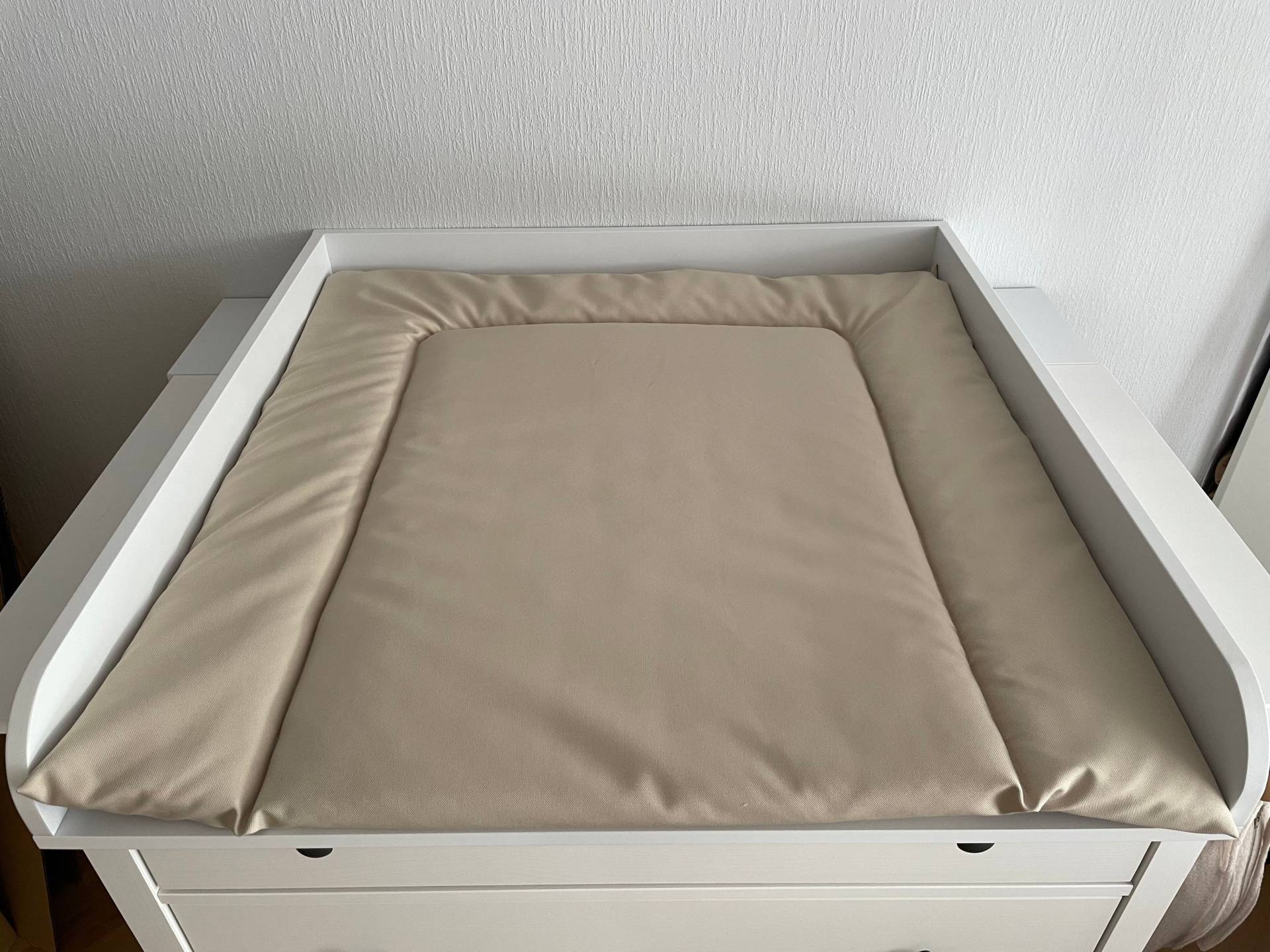 Wasserabweisende Wickelauflage, Beige Wasserfeste Wickelauflage von PetitBabu