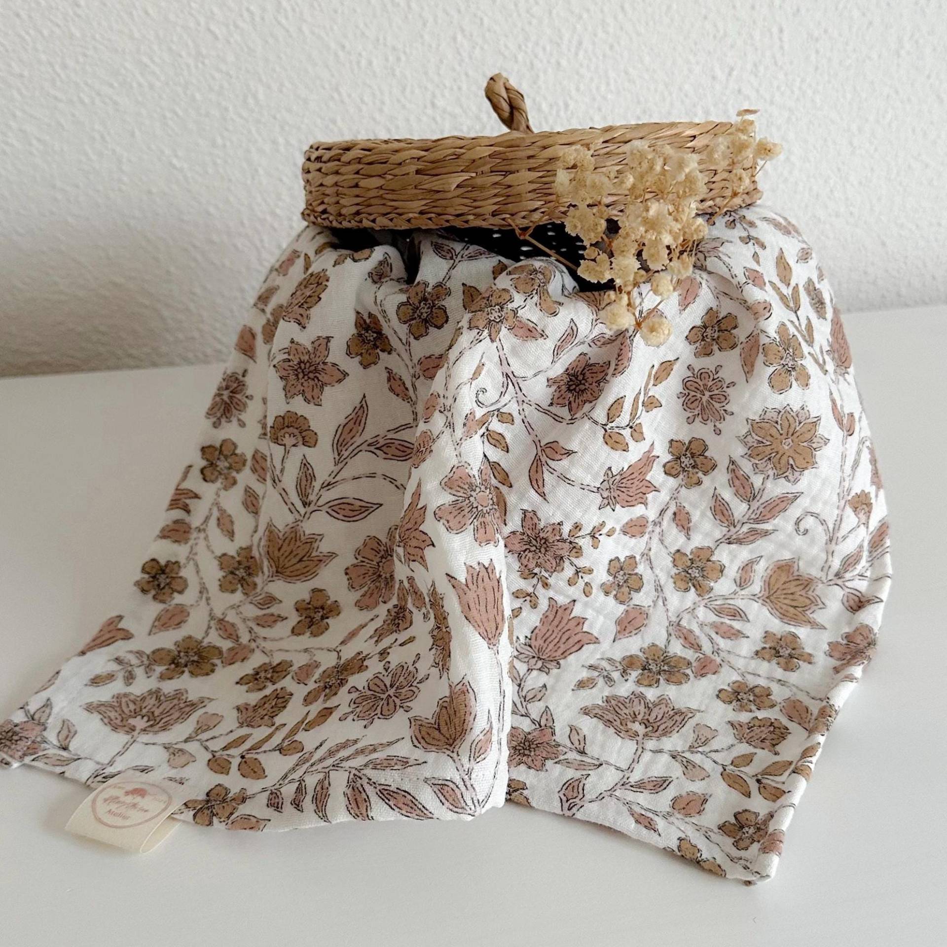 Spucktuch Aus Musselin | Boho Mulltuch Einlagig Handmade Babygeschenk Floral Blumen Herbstblumen Geschenk Zur Geburt Spucktuch Aus Musselin | Boho Mulltuch Einlagig Handmade Babygeschenk Floral Blumen Herbstblumen Geschenk Zur Geburt von Pfingstrosenatelier