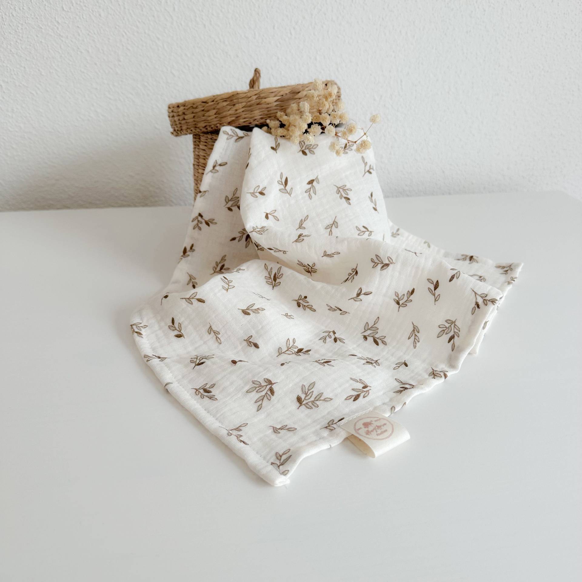 Spucktuch Aus Musselin | Mulltuch Einlagig Handmade Babygeschenk Blätter Neutral Herbst Geschenk Zur Geburt Spucktuch Aus Musselin | Mulltuch Einlagig Handmade Babygeschenk Blätter Neutral Herbst Geschenk Zur Geburt von Pfingstrosenatelier