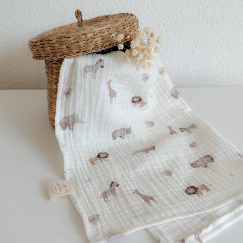 Spucktuch Aus Musselin | Mulltuch Einlagig Handmade Babygeschenk Safari Tiere Geschenk Zur Geburt von Pfingstrosenatelier