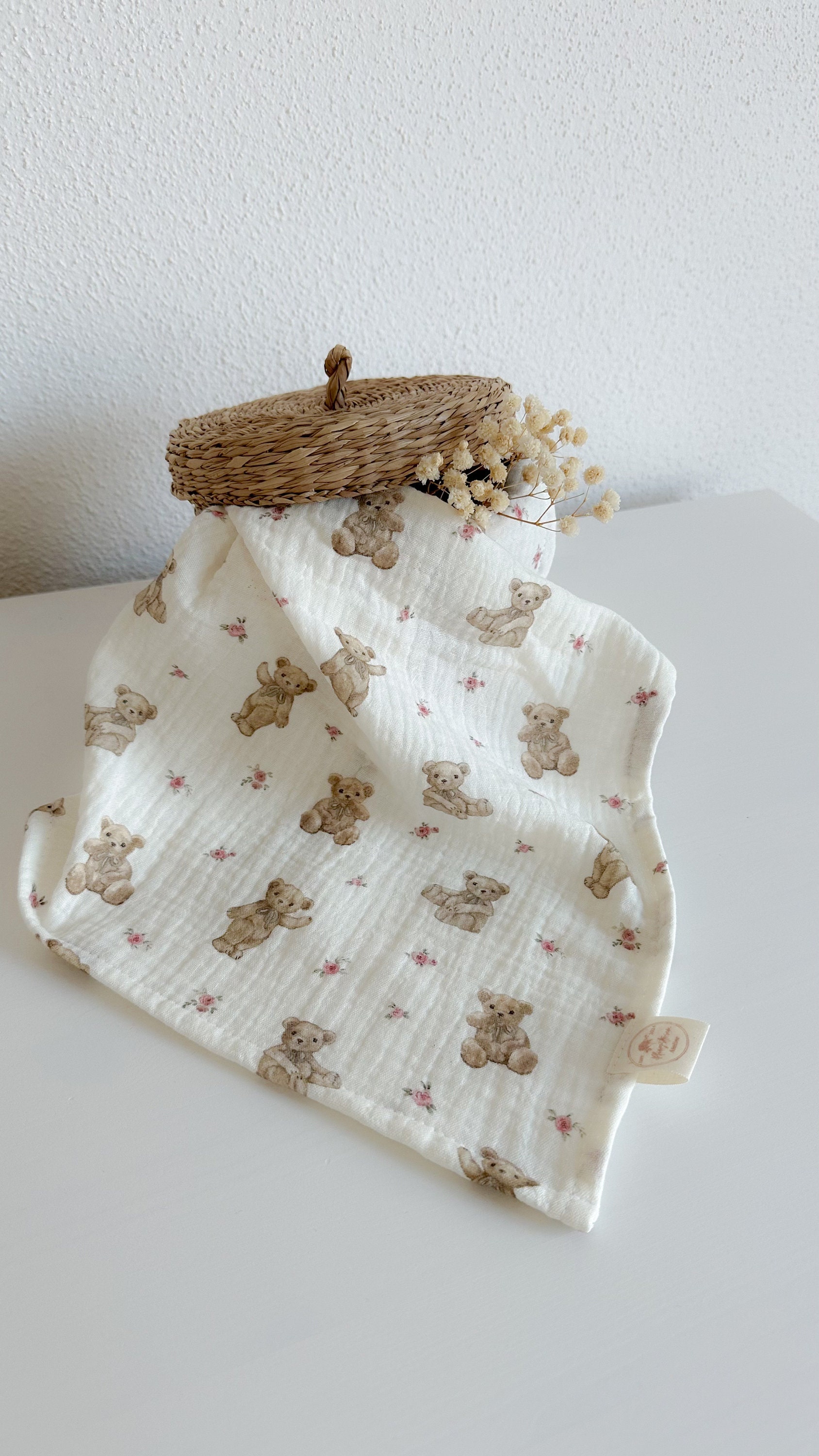 Spucktuch Aus Musselin | Mulltuch Einlagig Handmade Babygeschenk Teddy Rosen Girl Landhausstil Geschenk Zur Geburt Spucktuch Aus Musselin | Mulltuch Einlagig Handmade Babygeschenk Teddy Rosen Girl Landhausstil Geschenk Zur Geburt von Pfingstrosenatelier