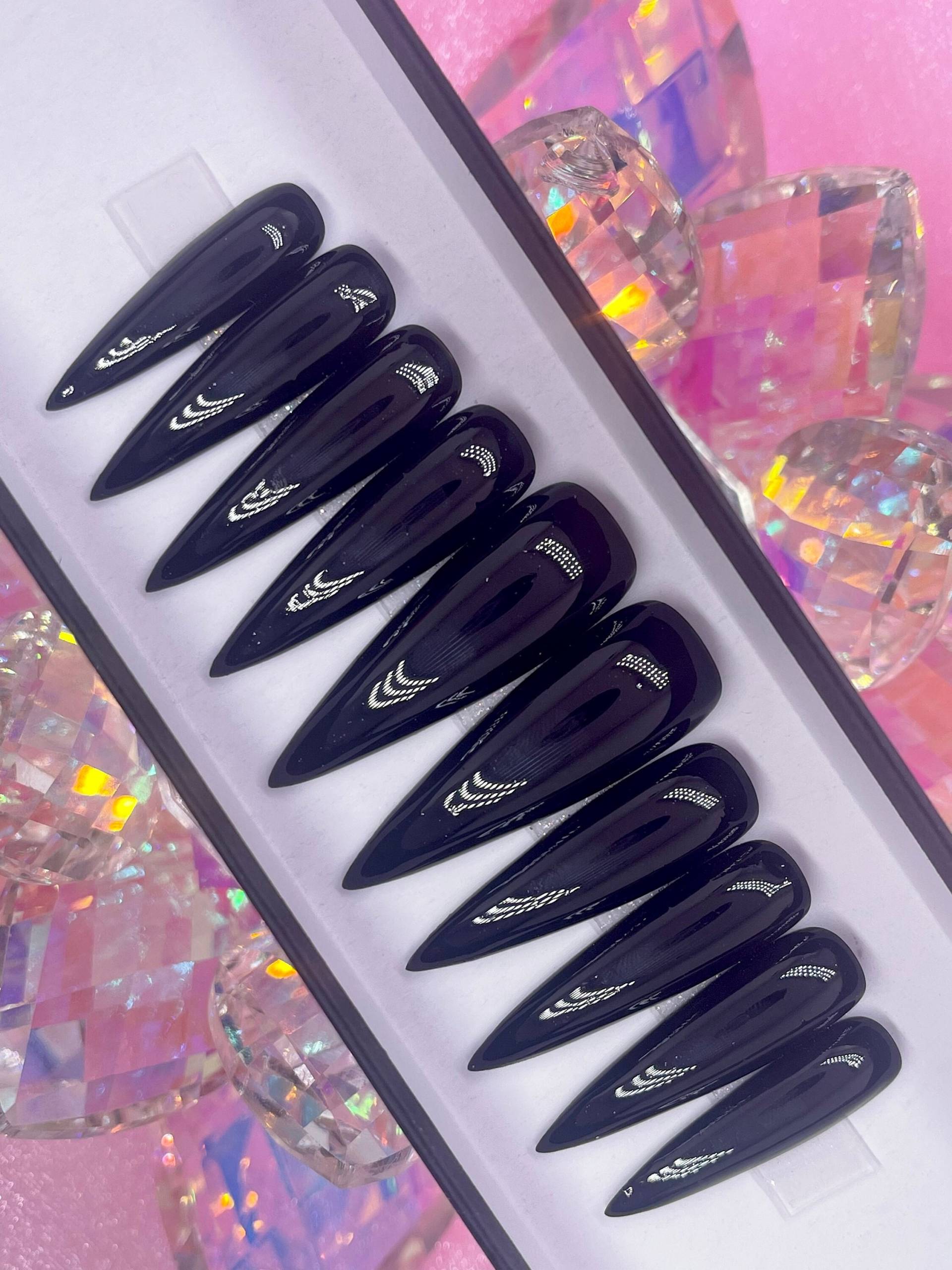 Bad Girl | O.p.i Lincoln Park After Dark Deep Purple Press On Nails Bad Girl | O.p.i Lincoln Park After Dark Deep Purple Press On Nails von PinkiePromisesCo