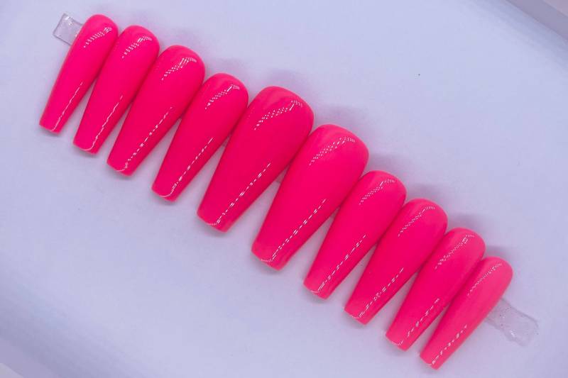 Barbie | Hot Pink Drücken Sie Auf Die Nägel von PinkiePromisesCo