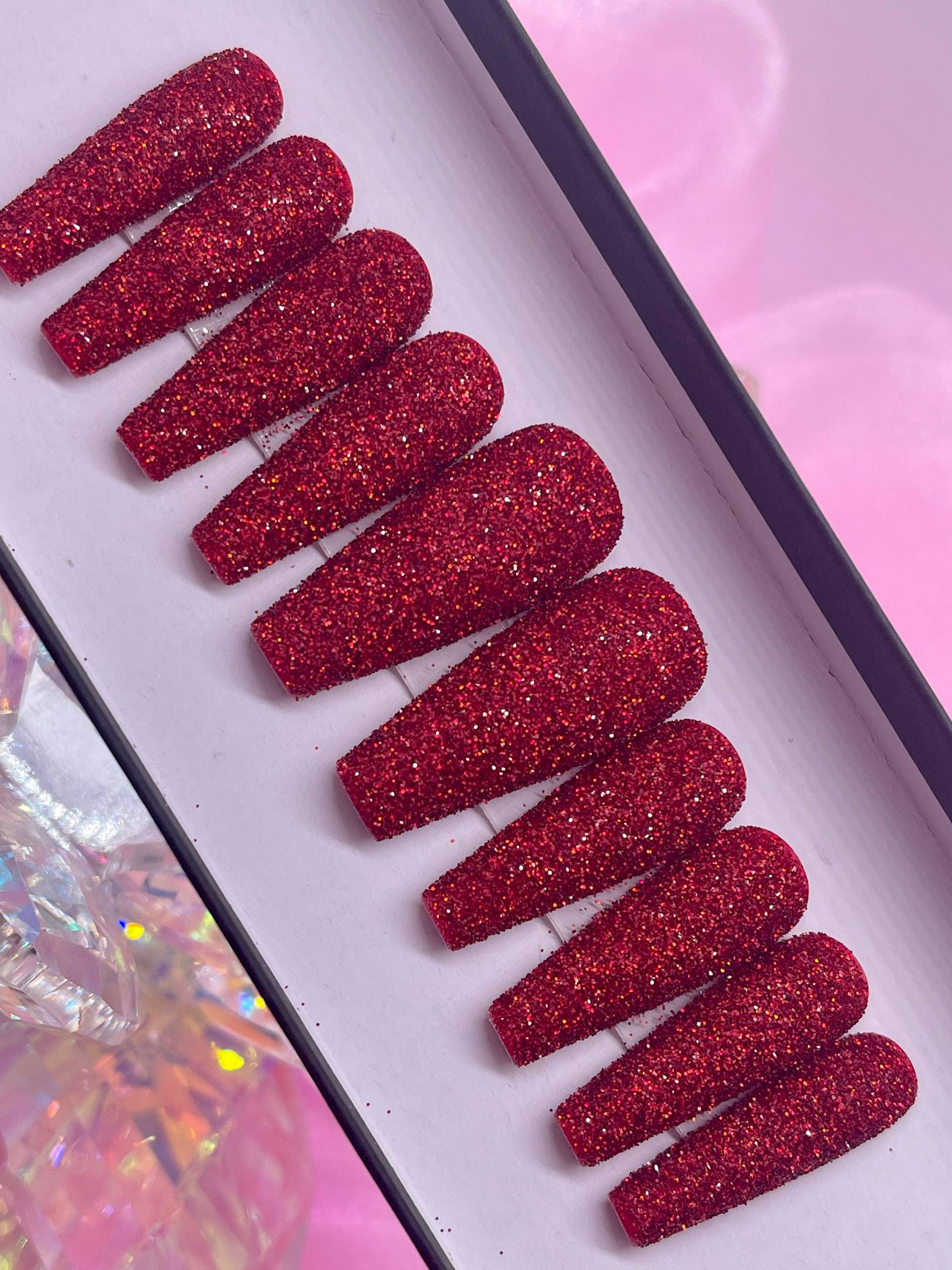 Lady in Rot | Red Sugar Glitter Press On Nails von PinkiePromisesCo