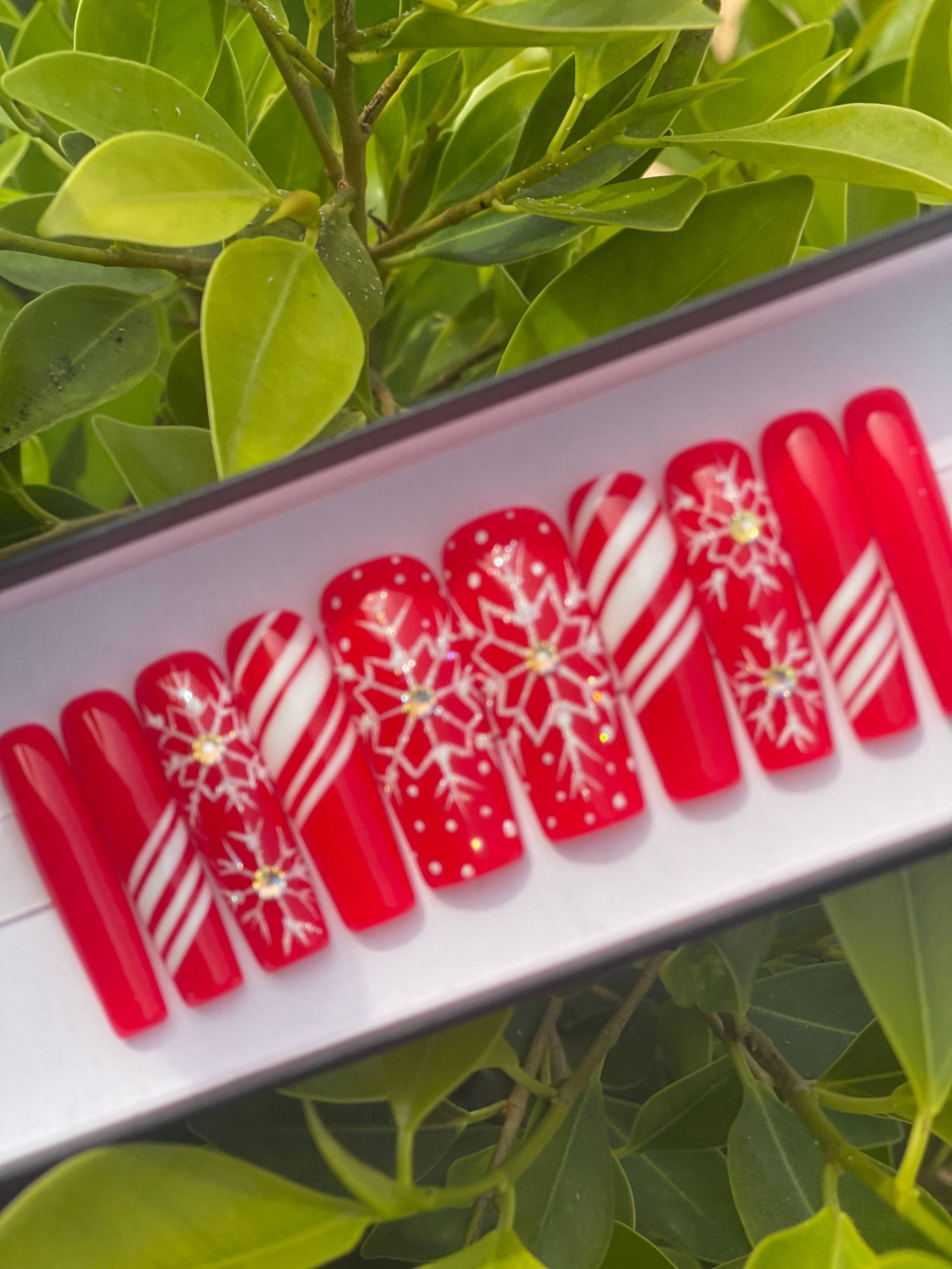 Let It Snow | Rot/Weiße Nägel Schneeflocke/Bonbon Weihnachten Press On Nails Let It Snow | Rot/Weiße Nägel Schneeflocke/Bonbon Weihnachten Press On Nails von PinkiePromisesCo