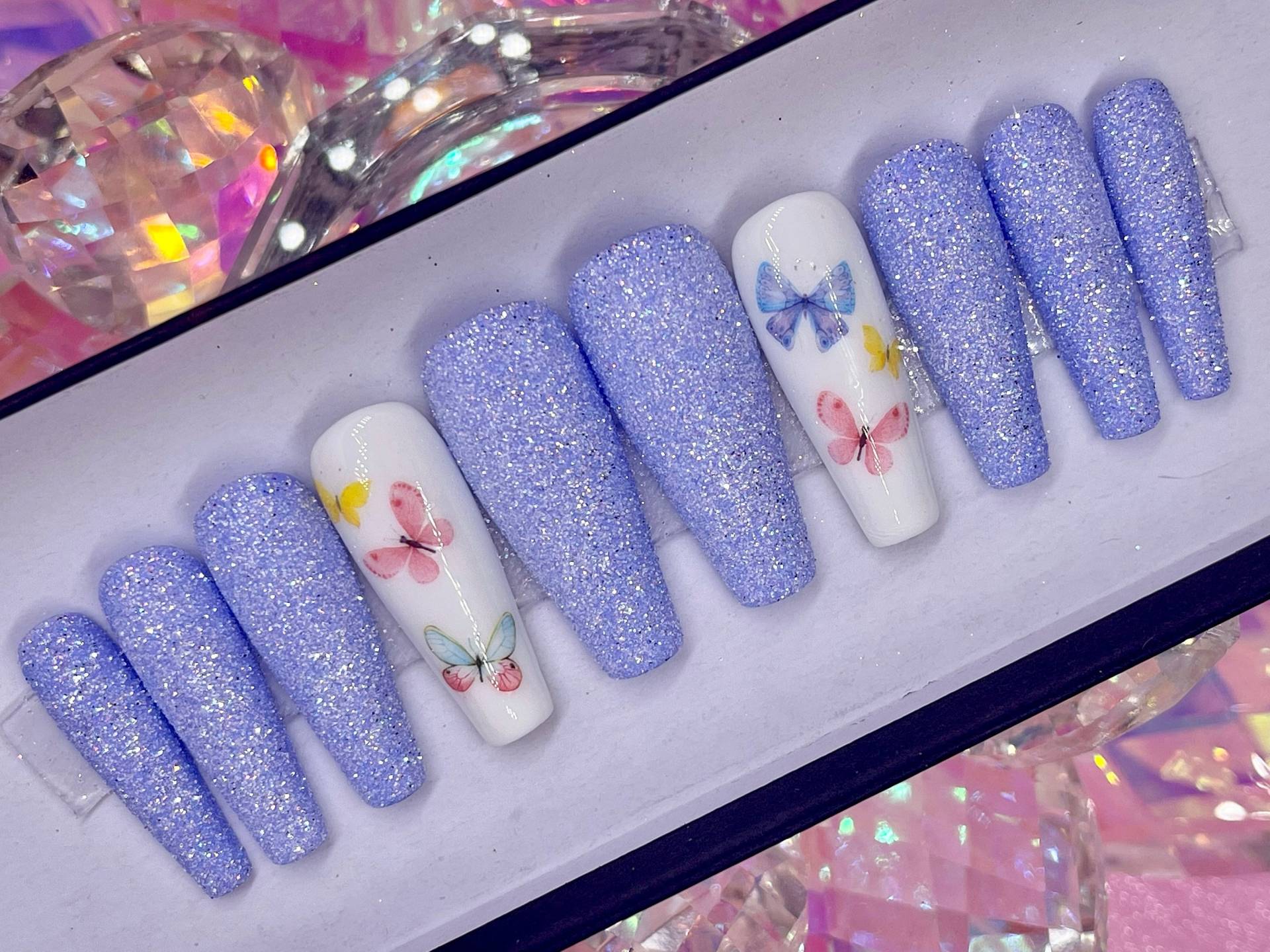 Lovely | Lila Schmetterling Sugar Glitter Press On Nails von PinkiePromisesCo
