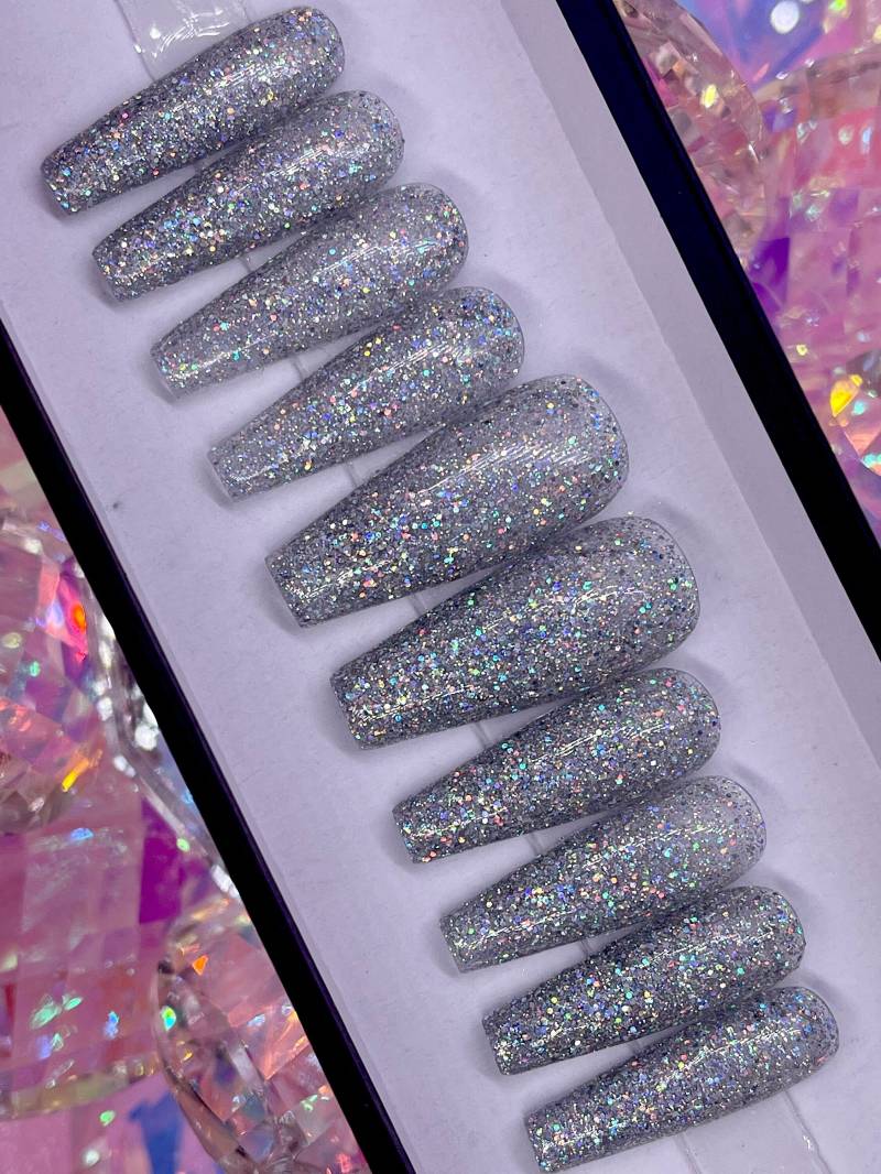 Tanzende Diamanten | Silber Glitzer Nägel Holographic Glitter Press On Nails von PinkiePromisesCo