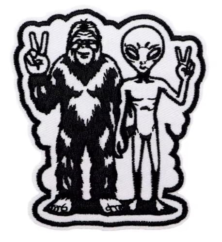 Bigfoot Sasquatch Höhlenmensch Neandertaler UFO Grau Alien Entführung Weltraum Snap Foto Pose Peace Zeichen Niedlich Kawaii 8,1 cm Aufbügler Bestickter Aufnäher für Kleidung Bigfoot Sasquatch Höhlenmensch Neandertaler UFO Grau Alien Entführung Weltraum Snap Foto Pose Peace Zeichen Niedlich Kawaii 8,1 cm Aufbügler Bestickter Aufnäher für Kleidung von Pinstant