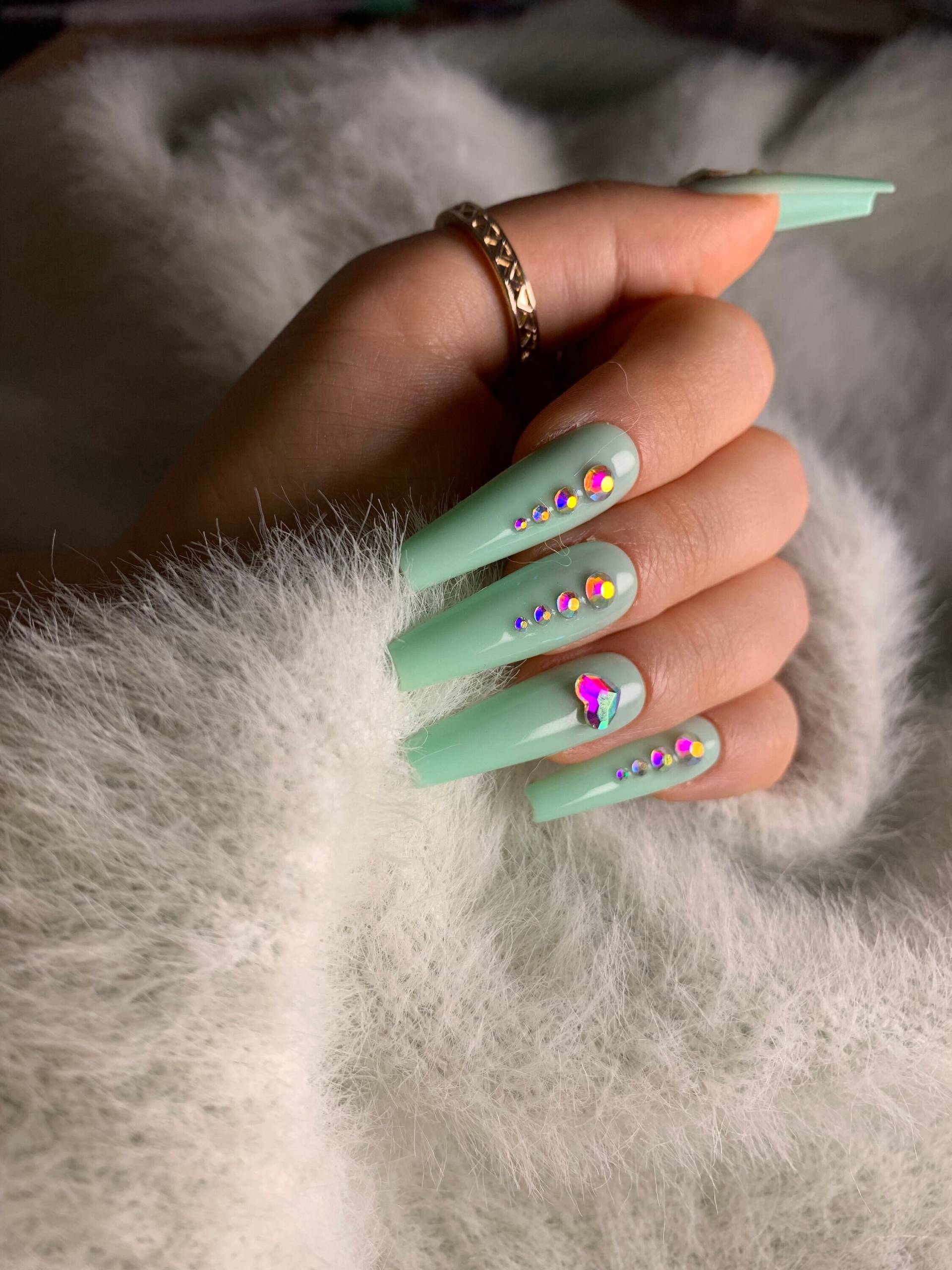 Glänzende Pistazien Press-On Fake Nails Handarbeit Mit Kristallen Glänzende Pistazien Press-On Fake Nails Handarbeit Mit Kristallen von PixJewelry
