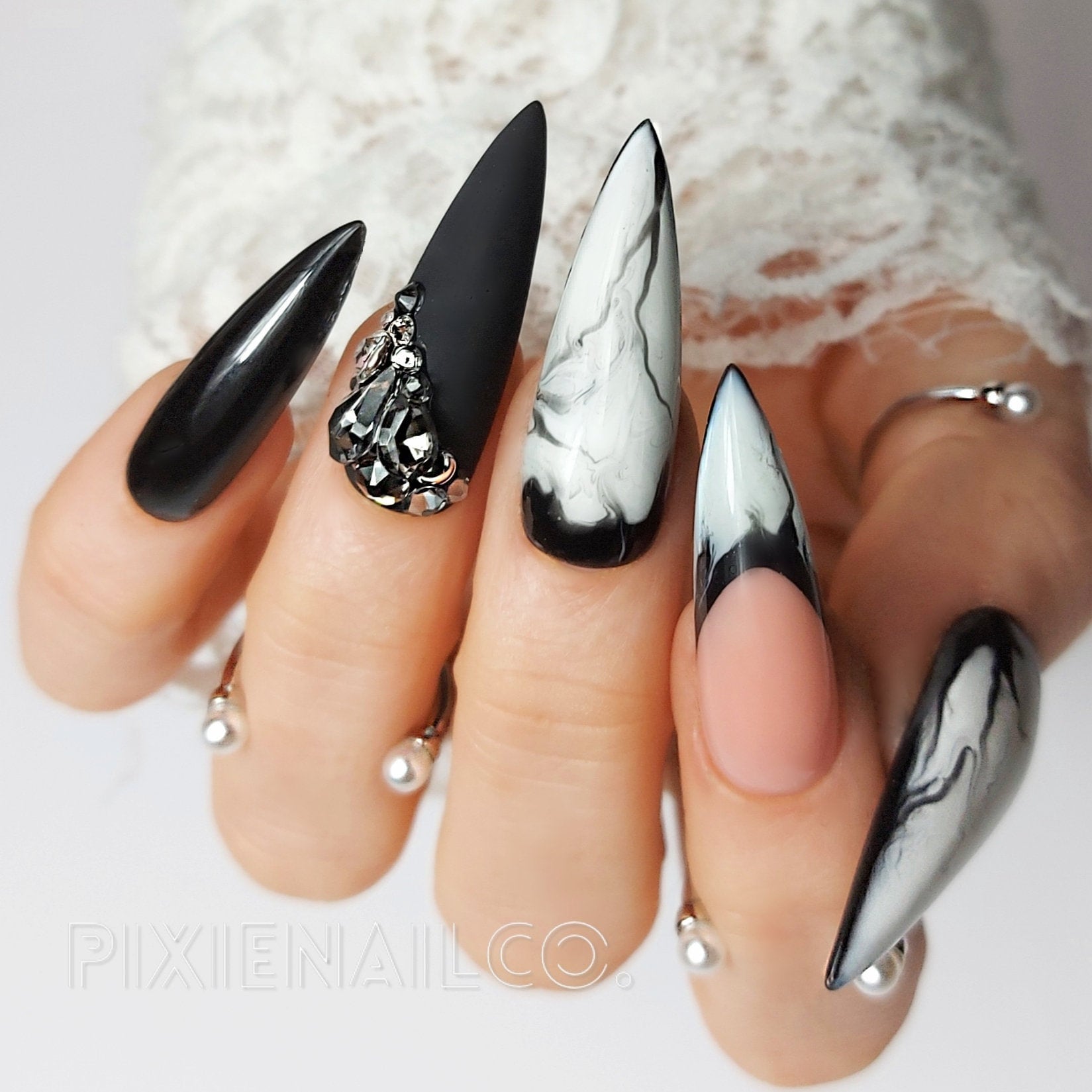 Schwarz Weiß Marmor Sculpted Press On Nails, Hard Gel Swarovski Bling Ons, Luxury Custom Nails von PixieNailCo