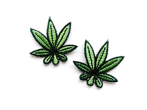 PL Set mit 2 kleinen Mini-Cannabis-Marihuana-Blatt, Armee-Farbe, niedliches Cartoon-Aufnäher, zum Aufbügeln, bestickt, für Kleidung und Kostüme von Ploen Love