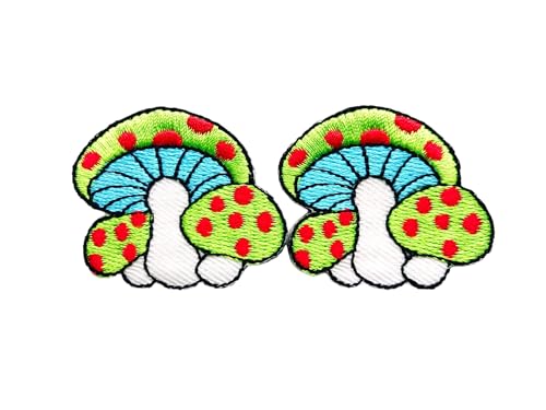 PLpatch Set mit 2 kleinen Pilzen mit Punkten, niedliches Cartoon-Zauberpilz-Logo, 1 Aufnäher, zum Aufbügeln, bestickte Applikation, Abzeichen, Schild, Patch, Kleidung, Kostüm (Grün 2) von Ploen Love