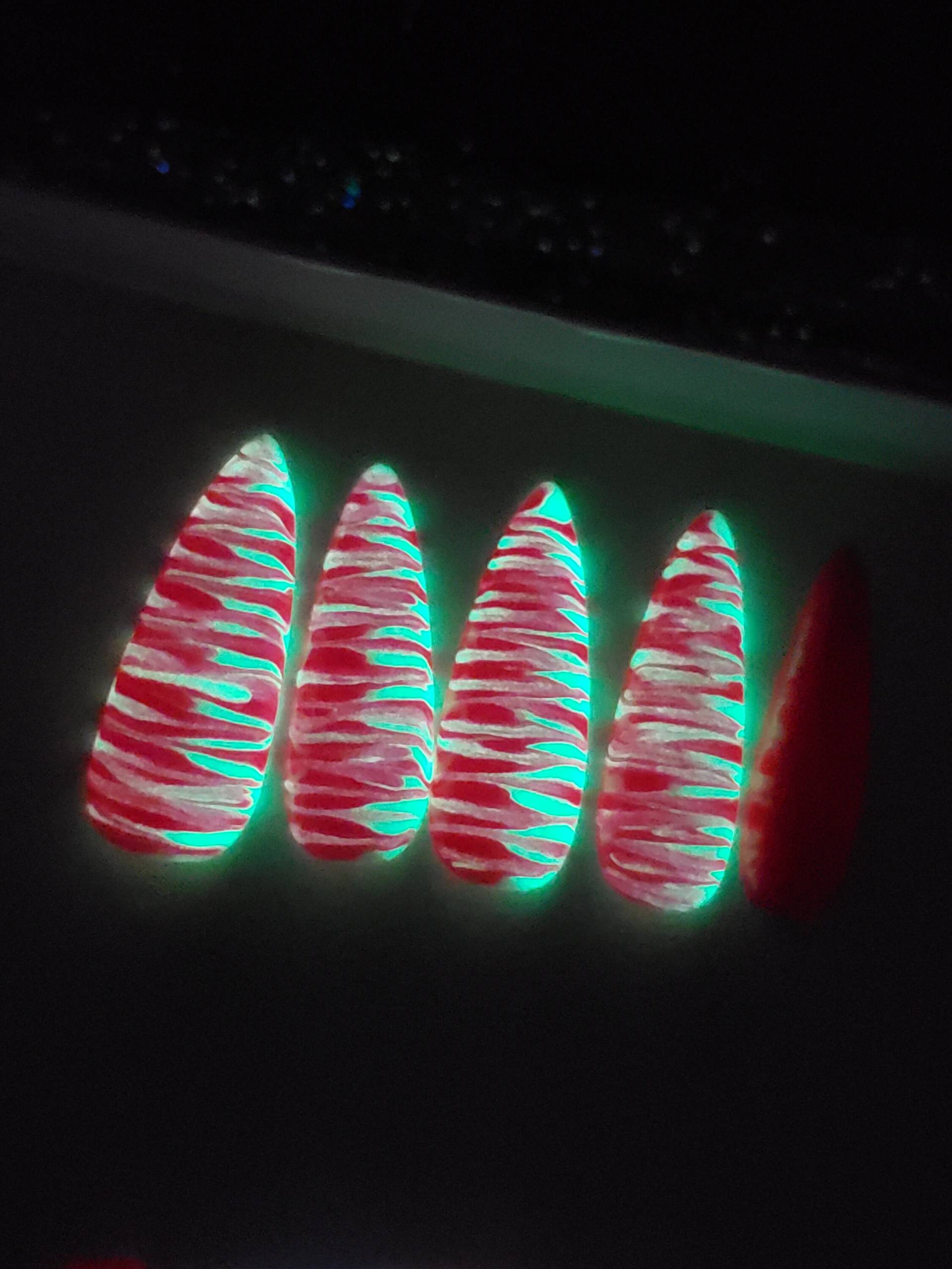 Glow in Dark Nails Custom Gel Press On Nails Fake Handmade 20stk Neon Pink Grün Marmor Wassermelone von PolishedPressed