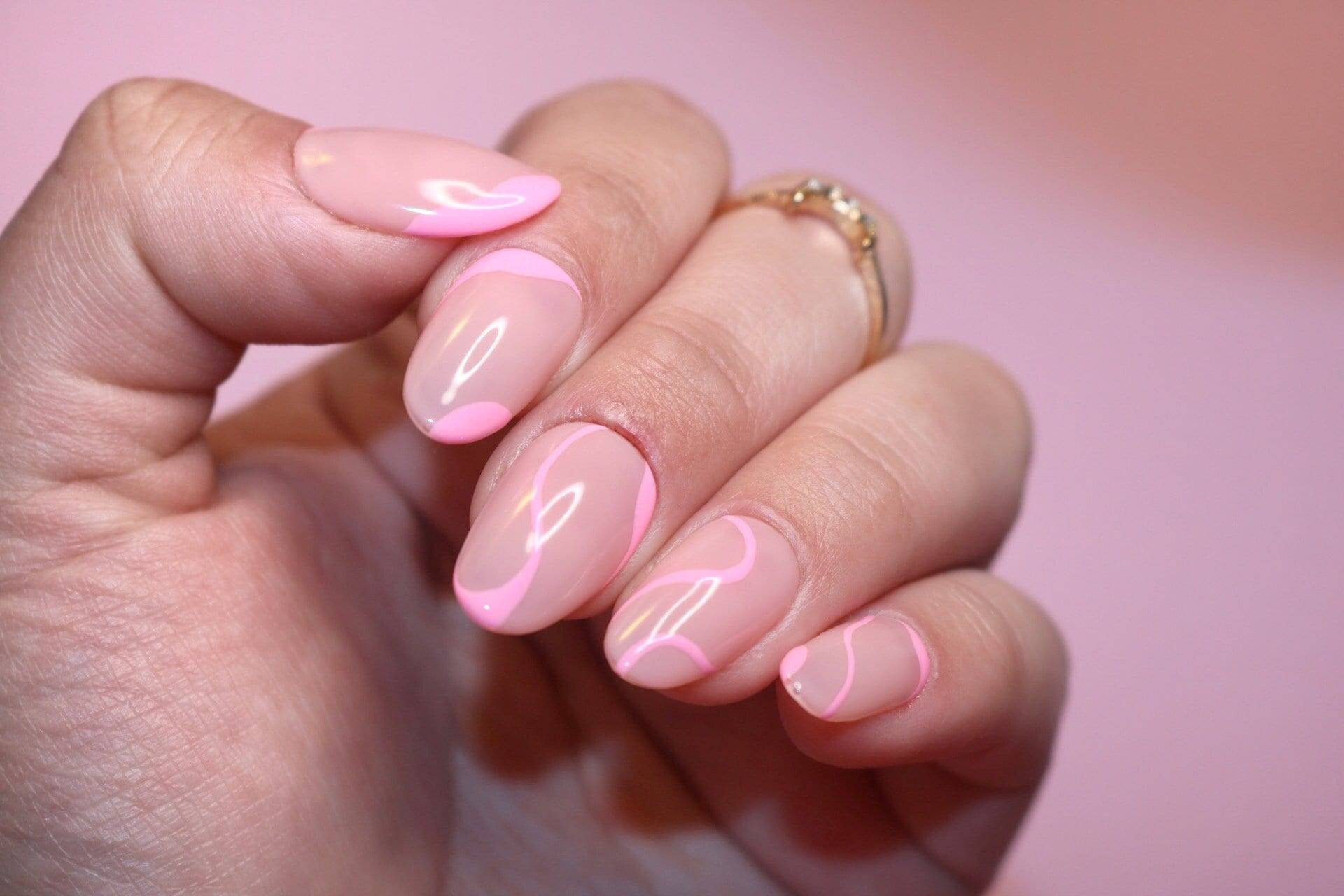 Gewelltes Baby | Rosa Gewellte Abstrakte Nägel Frühlingsnägel Pink Swirl Gel X Gewelltes Baby | Rosa Gewellte Abstrakte Nägel Frühlingsnägel Pink Swirl Gel X von PolishedbyTeresa