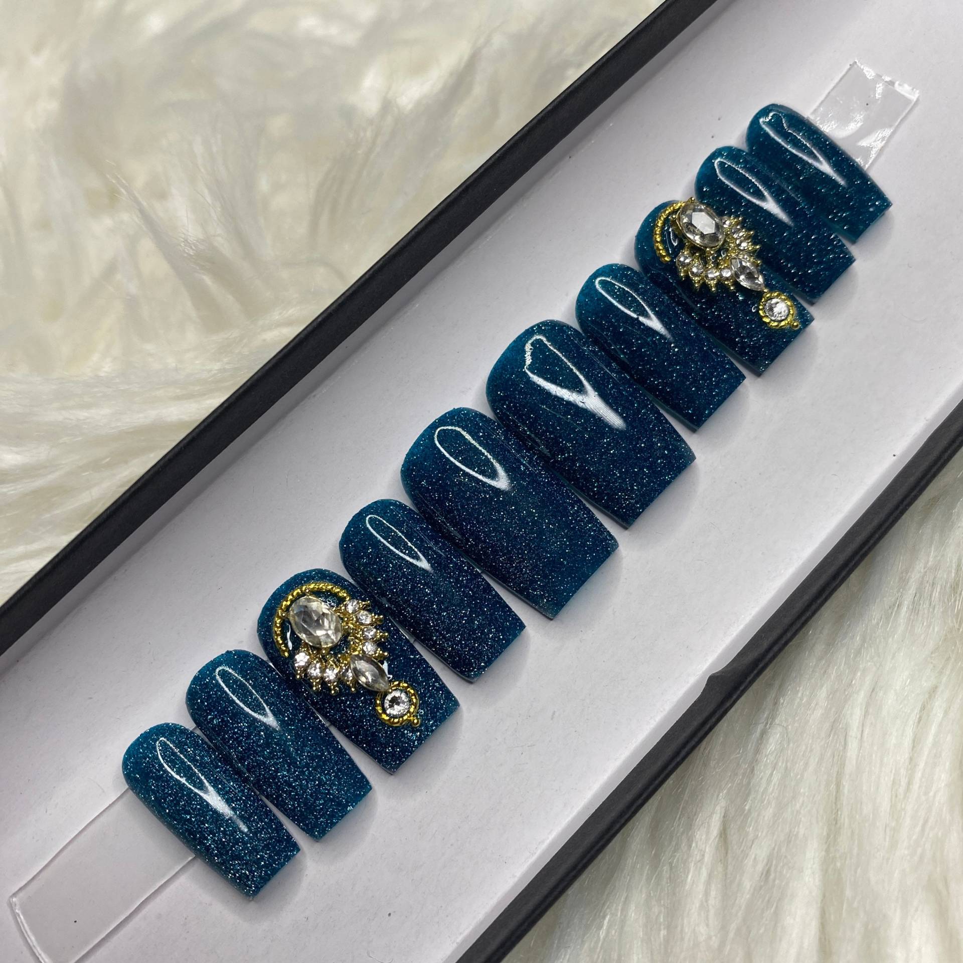 Tag 2/23 | Blau Reflektierender Glitzer Gold Charms Bling Press On Nails von PressLabCo