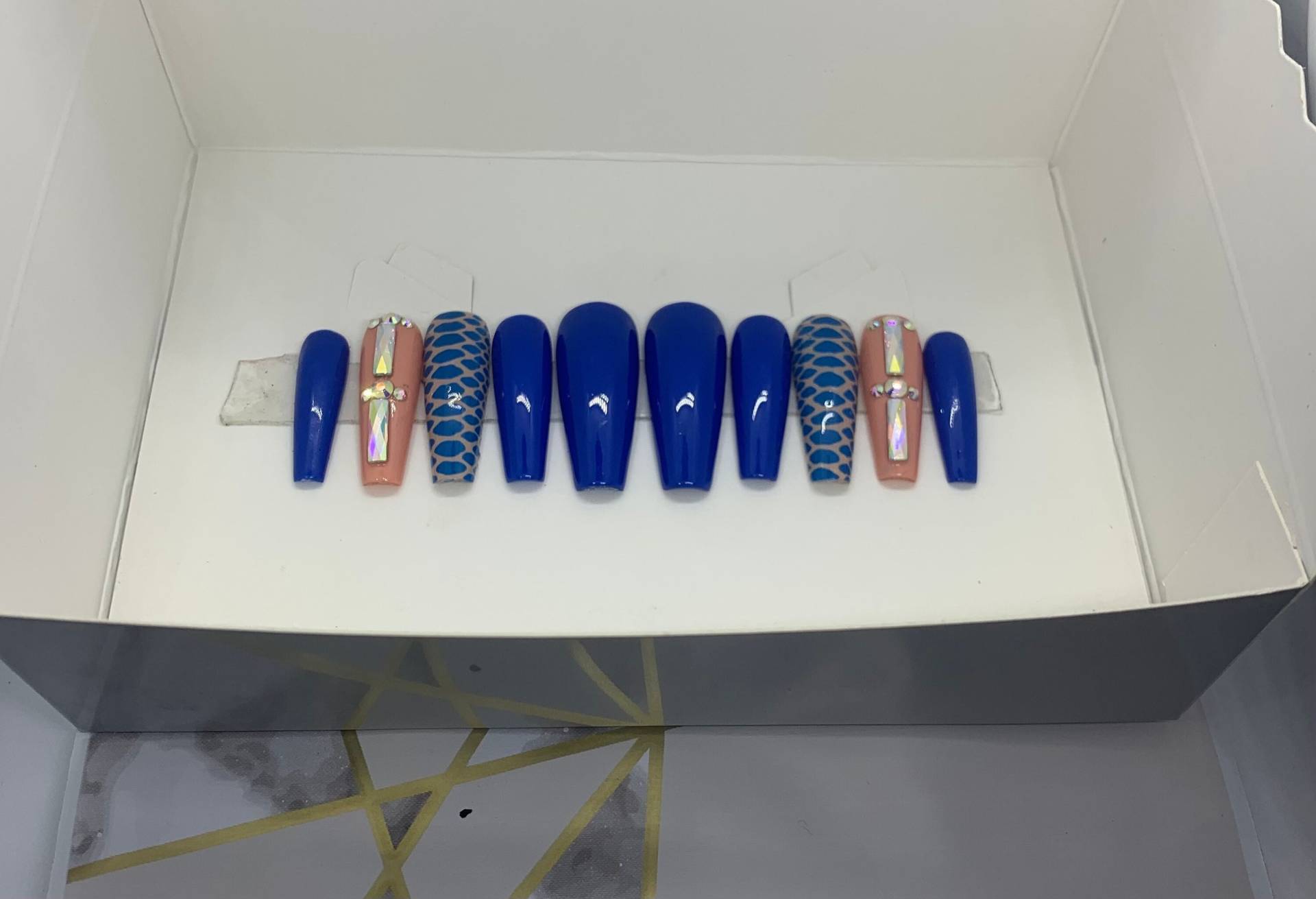Blaue Schlangen Blaue Schlangen von PressurePointsNailCo