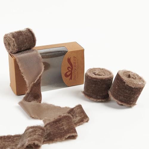 Pretty Jolly Braunes Samtband zum Verpacken von Geschenken, 5,1 cm, handgefertigt, ausgefranst, Vintage-Samtband für Weihnachtsbaum, Fransenbänder zum Basteln, Heimdekoration, Blumenstrauß, Kränze Pretty Jolly Braunes Samtband zum Verpacken von Geschenken, 5,1 cm, handgefertigt, ausgefranst, Vintage-Samtband für Weihnachtsbaum, Fransenbänder zum Basteln, Heimdekoration, Blumenstrauß, Kränze von Pretty Jolly