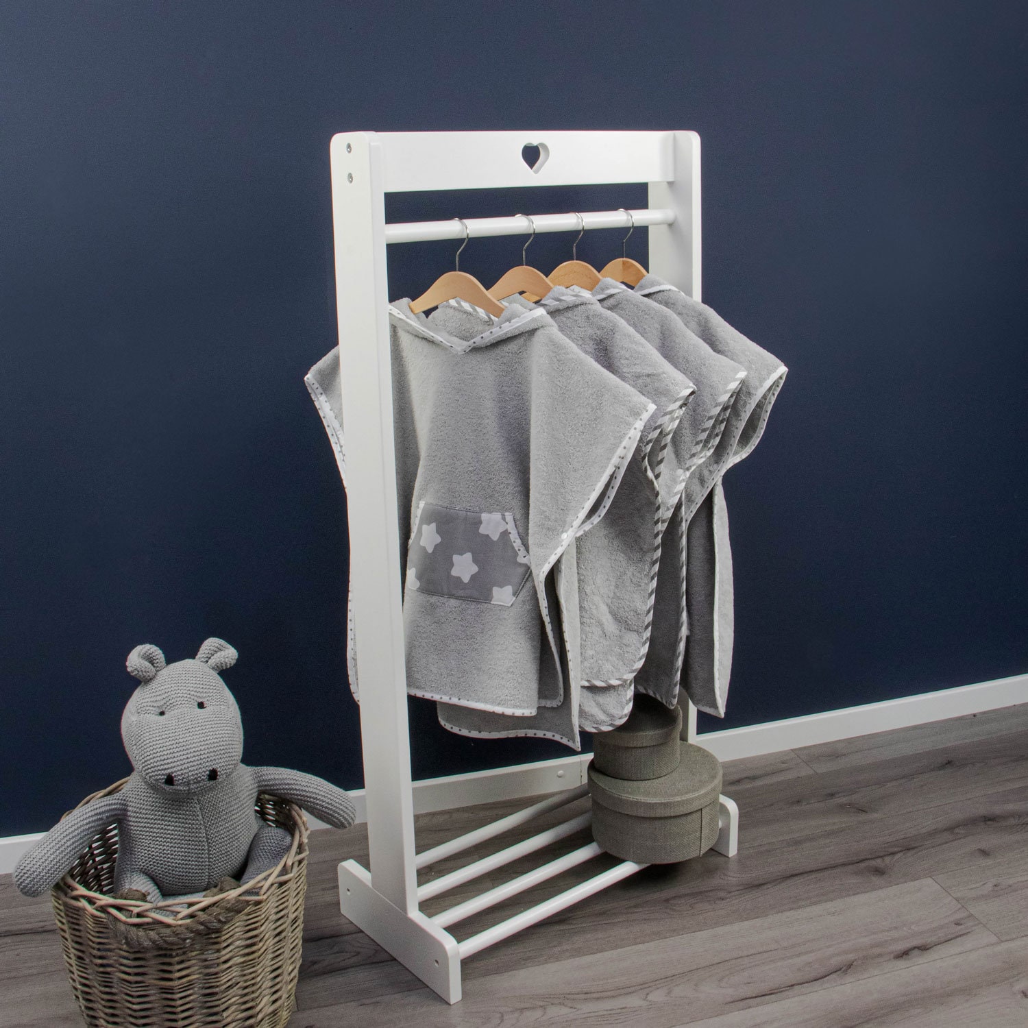 Puckdaddy Bade Poncho Finja 57x84 cm Baby-Poncho Mit Kapuze Sterne Muster in Grau Puckdaddy Bade Poncho Finja 57x84 cm Baby-Poncho Mit Kapuze Sterne Muster in Grau von PuckdaddyShop