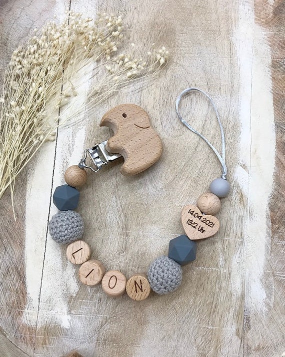 Schnullerkette Geschenk Taufe/Geburt Verschiedene Schriftarten Clips Schnullerkette Geschenk Taufe/Geburt Verschiedene Schriftarten Clips von PureDesignBabyHerz