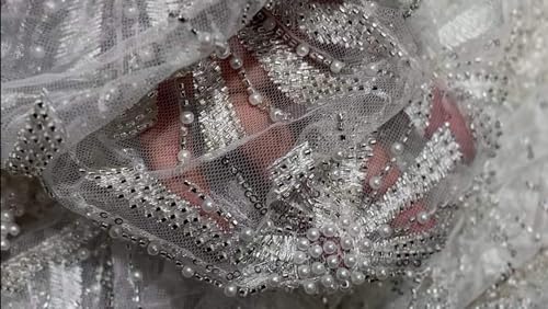 Weißer Netzstoff mit silberfarbenen Pailletten, Pfeifenperlen und weißen Perlen, Lycra, 147 cm breit Weißer Netzstoff mit silberfarbenen Pailletten, Pfeifenperlen und weißen Perlen, Lycra, 147 cm breit von Puresilks