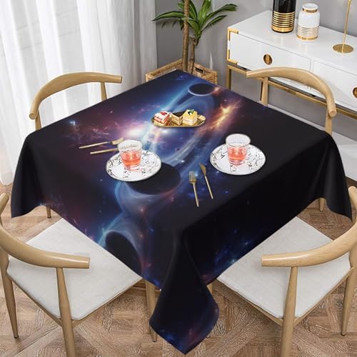 QGGHNISD Quadratische Tischdecke mit Weltraumplaneten, wasserabweisend und knitterfrei, dekorative Tischdecke, geeignet für Hochzeiten im Innen- und Außenbereich, Hochzeiten, Partys, Picknicks QGGHNISD Quadratische Tischdecke mit Weltraumplaneten, wasserabweisend und knitterfrei, dekorative Tischdecke, geeignet für Hochzeiten im Innen- und Außenbereich, Hochzeiten, Partys, Picknicks von QGGHNISD