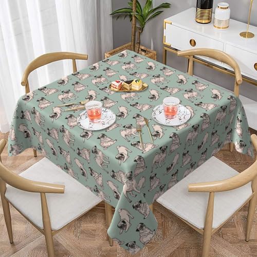 Quadratische Tischdecke mit lustigem Mops-Motiv, wasserabweisend und knitterfrei, dekorative Tischdecke, geeignet für Hochzeiten im Innen- und Außenbereich, Partys, Picknicks, Dekorationen im Quadratische Tischdecke mit lustigem Mops-Motiv, wasserabweisend und knitterfrei, dekorative Tischdecke, geeignet für Hochzeiten im Innen- und Außenbereich, Partys, Picknicks, Dekorationen im von QGGHNISD