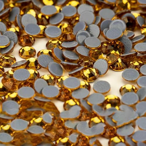 10.000 Stück Glaskristall-Hotfix-Strasssteine mit flacher Rückseite, Glitzer-Strasssteine für DIY-Stoffkleidung, 006 Topas, SS20 – 10.000 (Stück) von QOVBD