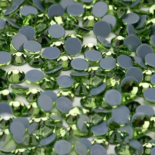 10.000 Stück Glaskristall-Hotfix-Strasssteine mit flacher Rückseite, Glitzer-Strasssteine für DIY-Stoffkleidung, 019 Peridot, SS20 – 10.000 (Stück) von QOVBD