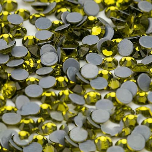 10.000 Stück Glaskristall-Hotfix-Strasssteine mit flacher Rückseite, Glitzer-Strasssteine für DIY-Stoffkleidung, 021 Olivine, SS20 – 10.000 (Stück) von QOVBD