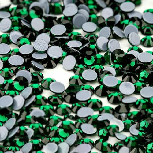 10.000 Stück Glaskristall-Hotfix-Strasssteine mit flacher Rückseite, Glitzer-Strasssteine für DIY-Stoffkleidung, 022 Smaragdgrün, SS20 – 10.000 (Stück) von QOVBD