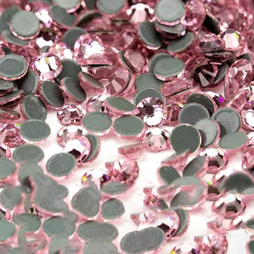 10.000 Stück Glaskristall-Hotfix-Strasssteine mit flacher Rückseite, Glitzer-Strasssteine für DIY-Stoffkleidung, 040 Hellrosa, SS12 – 10.000 (Stück) von QOVBD
