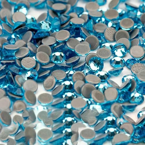 10.000 Stück Großhandels-Glaskristall-Hotfix-Strasssteine mit flacher Rückseite, Glitzer-Strasssteine für DIY-Stoffkleidung, 027 Aquamarin, SS12 – 10.000 (Stück) von QOVBD