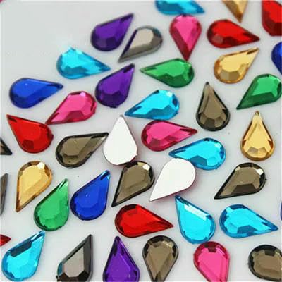 100 Stück 6 x 10 mm, gemischte Farben, Strass-Tropfen, flache Rückseite, Acryl-Edelsteine, Kristallsteine, nicht nähebare Perlen für DIY-Kleidung, gemischte Farben von QOVBD
