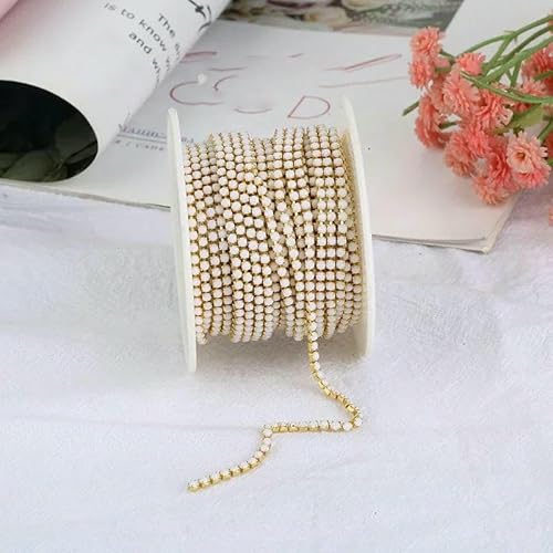 2 mm Strass-Kettenkette, Splitter/Gold, Unterseite zum Aufnähen, Strass-Kettenbesatz, dekorative Applikation, Acryl-Kristallbesatz, Goldweiß, SS6 (2 mm), 9,1 m von QOVBD