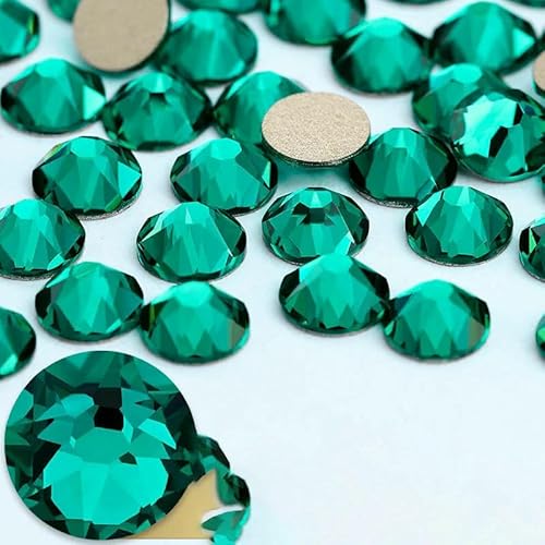 2088 Nicht-Hotfix-DIY-Kristall-Nagelkunst-Dekorationen, 8 große und 8 kleine Strass-Strasssteine, flache Rückseite, zum Aufkleben auf Nägel für Nagelkunst, grüner Zirkon, SS von QOVBD