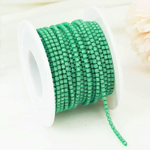 SS6-SS12 Ausgefallene Strasskette, Bekleidung, bunte Kralle mit glasdichtem Strass-Becherkettenbesatz für DIY-Zubehör, grüner Opal, SS8 (2,5 mm), 4,5 m von QOVBD