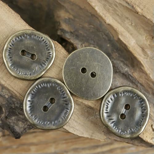10er-Set Vintage Distressed 2-Loch-Metallknöpfe, 11–25 mm unregelmäßige Knöpfe für Hemdanzug-Dekor (Bronze/Antiksilber/Zinn)-Bronze-25 mm-0,98 Zoll-10 Stück von QPFNEI