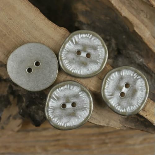 10er-Set Vintage Distressed 2-Loch-Metallknöpfe, 11–25 mm unregelmäßige Knöpfe für Hemdanzug-Dekor (Bronze/Antiksilber/Zinn)-Zinn-25 mm-0,98 Zoll-10 Stück von QPFNEI