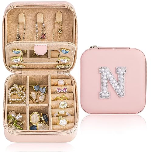 Qncssk Reise-Schmuckschatulle für Frauen und Mädchen, kleiner Schmuckkoffer, Organizer mit Glitzer-Perlen, Initialenbuchstabe – Mini-Elegant, personalisiertes Geburtstags-, Brautjungfer-Geschenk für Qncssk Reise-Schmuckschatulle für Frauen und Mädchen, kleiner Schmuckkoffer, Organizer mit Glitzer-Perlen, Initialenbuchstabe – Mini-Elegant, personalisiertes Geburtstags-, Brautjungfer-Geschenk für von Qncssk