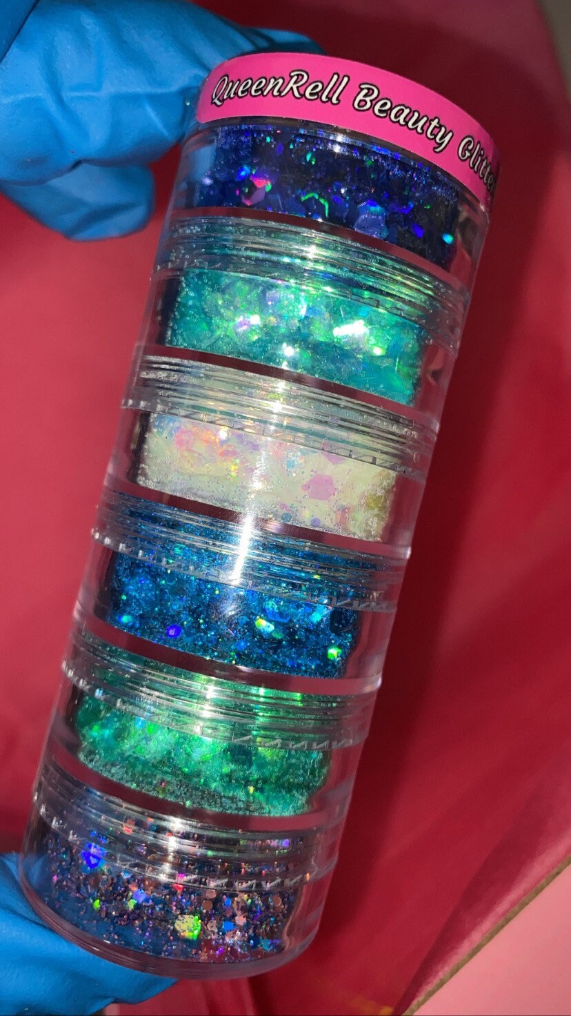 Blauer Farbunterlegter Glitzer Stapel Blauer Farbunterlegter Glitzer Stapel von QueenRellBeauty