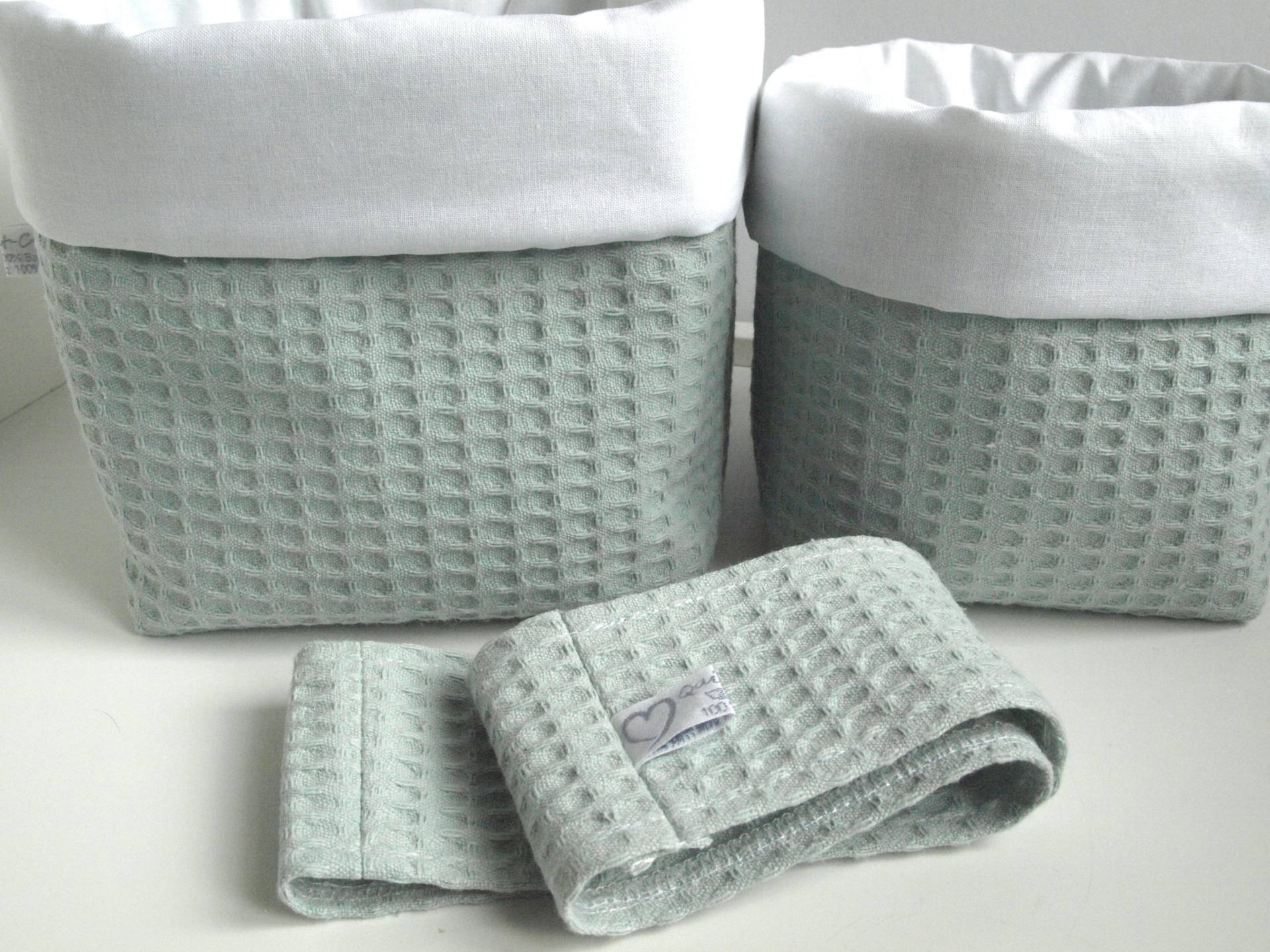 Ab 11, 95 Euro, Waffelpique Dusty Mint/Weiss, Utensilo, Stoffkörbe, Utensilos, Feuchttücherbox Bezug Ab 11, 95 Euro, Waffelpique Dusty Mint/Weiss, Utensilo, Stoffkörbe, Utensilos, Feuchttücherbox Bezug von QuiltCottageLove