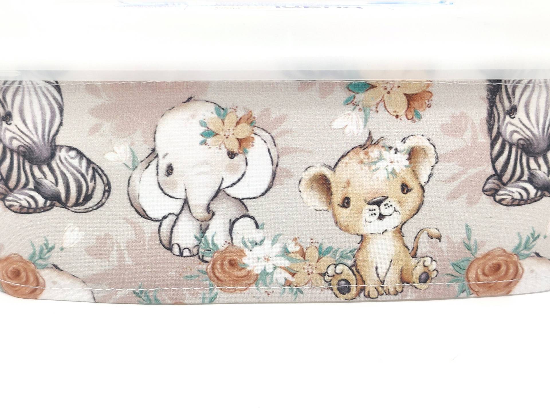 Feuchttücherbox Bezug Tierbabys, Safari, Waffelpique Hellbeige, Löwe, Zebra, Elefant, Auswahl Feuchttücherbox Bezug Tierbabys, Safari, Waffelpique Hellbeige, Löwe, Zebra, Elefant, Auswahl von QuiltCottageLove
