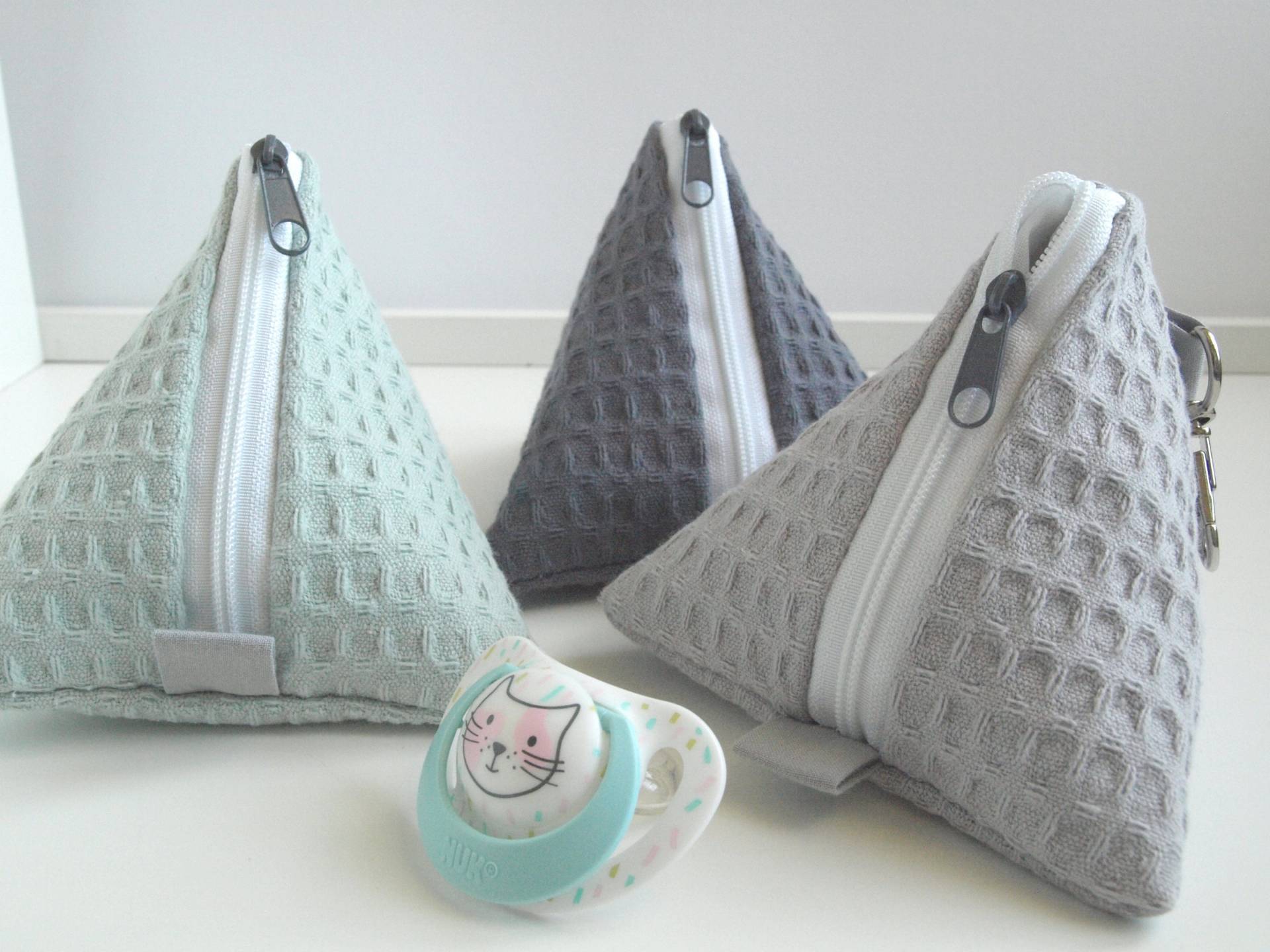 xl Schnullertasche Für 4 Schnuller, Pyramidentasche Mit Karabiner, Auswahl xl Schnullertasche Für 4 Schnuller, Pyramidentasche Mit Karabiner, Auswahl von QuiltCottageLove