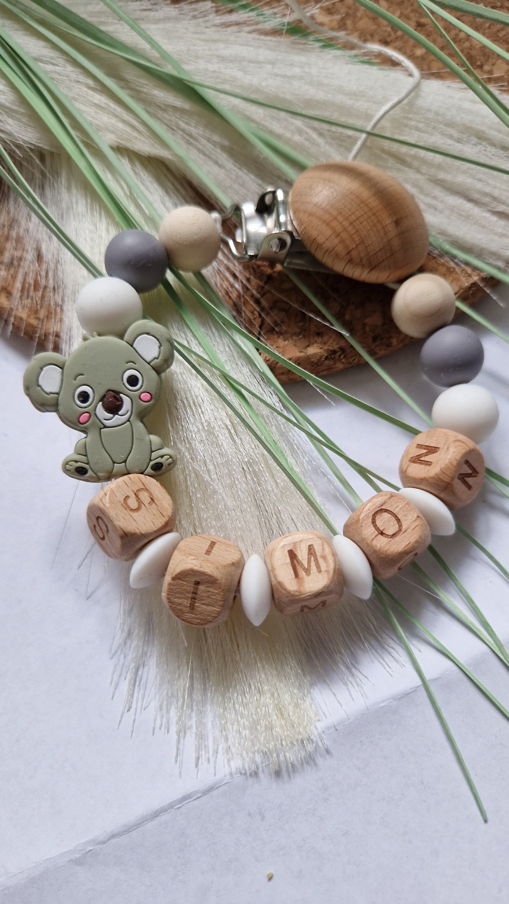 Personalisierte Schnullerkette|Koala Motiv|Aus Silikon Und Holz|Für Junge Oder Mädchen|Geschenk Für Werdende Eltern|Baby Geschenk Idee|Liebe Personalisierte Schnullerkette|Koala Motiv|Aus Silikon Und Holz|Für Junge Oder Mädchen|Geschenk Für Werdende Eltern|Baby Geschenk Idee|Liebe von RGdesignn