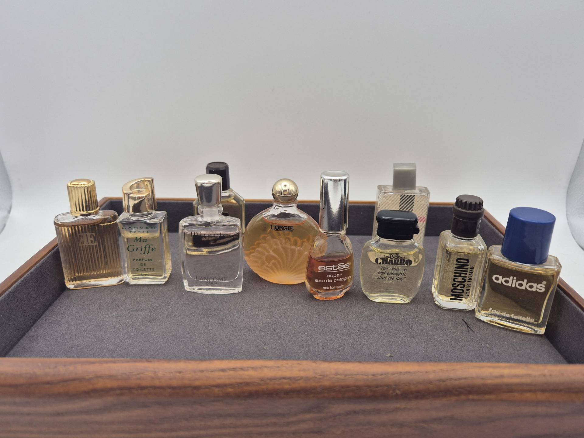Parfum Miniatur Konvolut No.2 Parfum Miniatur Konvolut No.2 von Rareandvintageluxury