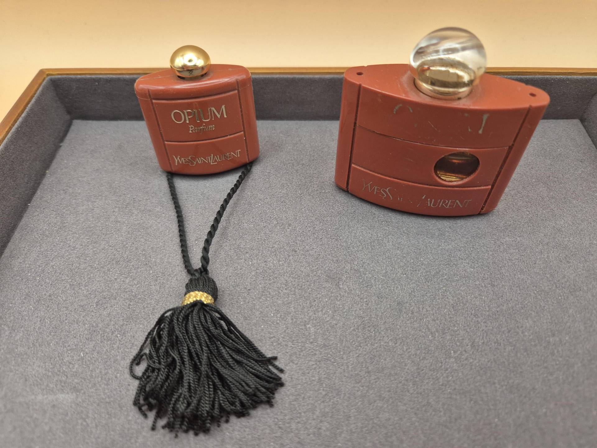 Yves Saint Laurent Opium Groß Und Klein Parfum Miniaturen Yves Saint Laurent Opium Groß Und Klein Parfum Miniaturen von Rareandvintageluxury
