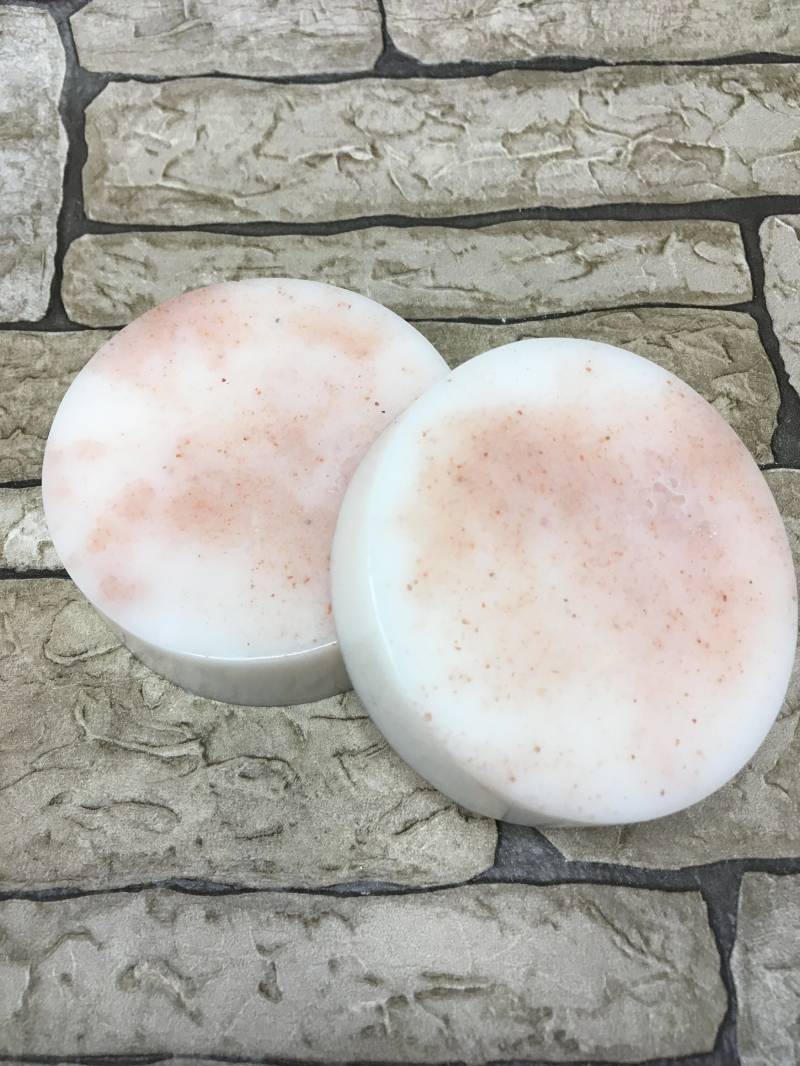 Handgemachte Seifenleiste, Rosa Himalaya Meersalz Ziegenmilchseife, Kamille Duft, Seife Für Frau, Geschenk, Peeling Seifenleiste von RavensEscape