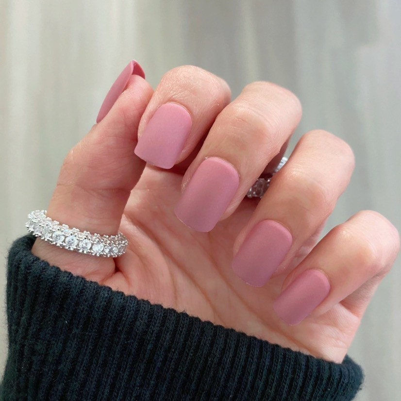 24 Stück Mauve Matte/Kurze Nägel Press On Nageldesign Künstliche Klebenägel von RedLeopardNails