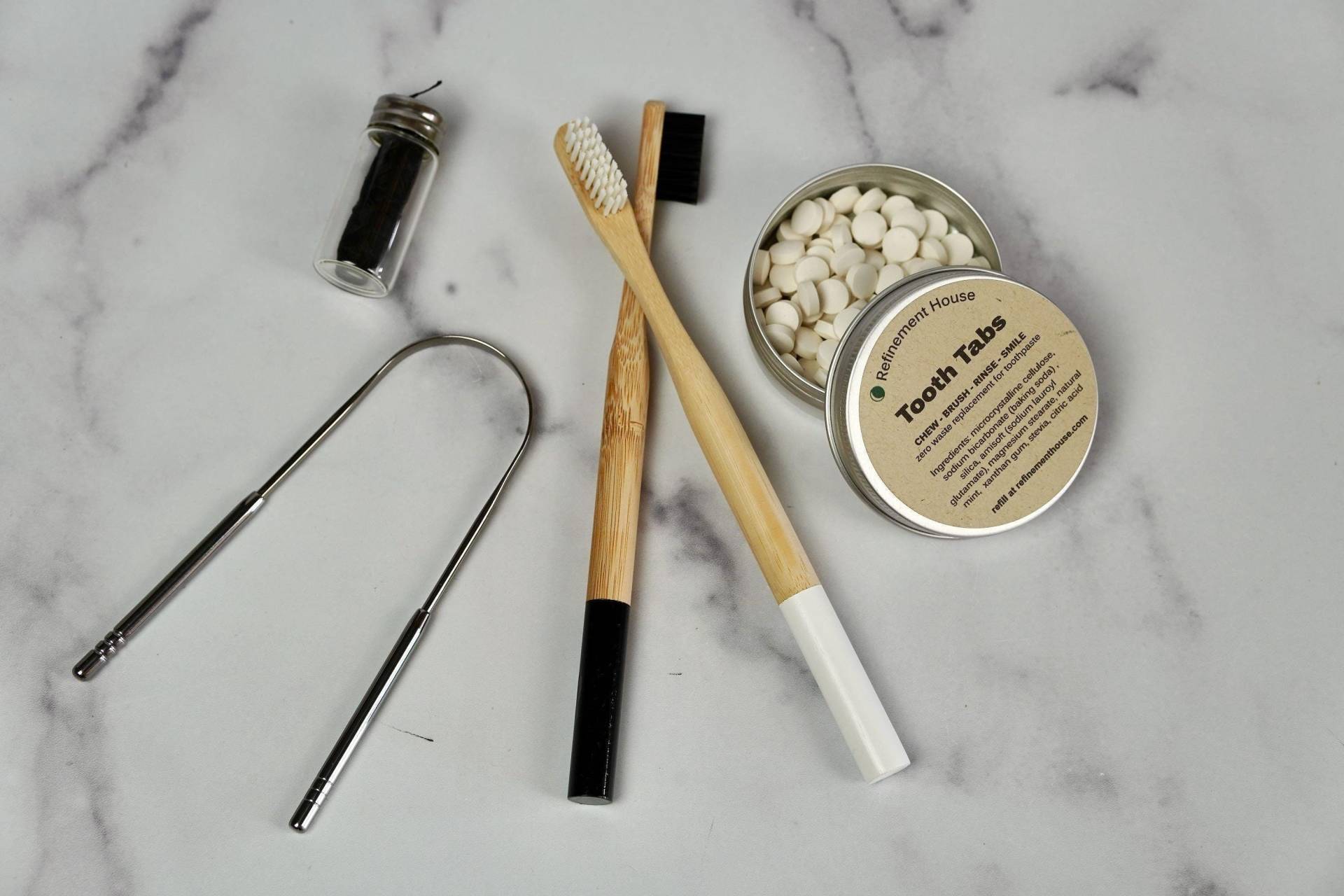 Mundpflege Set | 2 Bambus Zahnbürsten, Bambusseide, Zungenschaber Nachhaltig, Zero Waste, Bundle, Geschenk Mundpflege Set | 2 Bambus Zahnbürsten, Bambusseide, Zungenschaber Nachhaltig, Zero Waste, Bundle, Geschenk von RefinementHouse